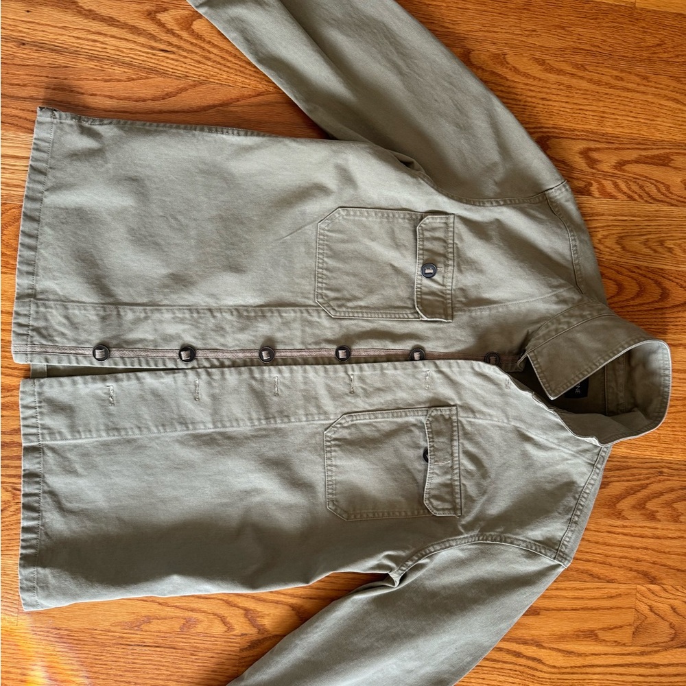 Slate & stone brand thick Jean jacket khaki. Smoke free pet free home.